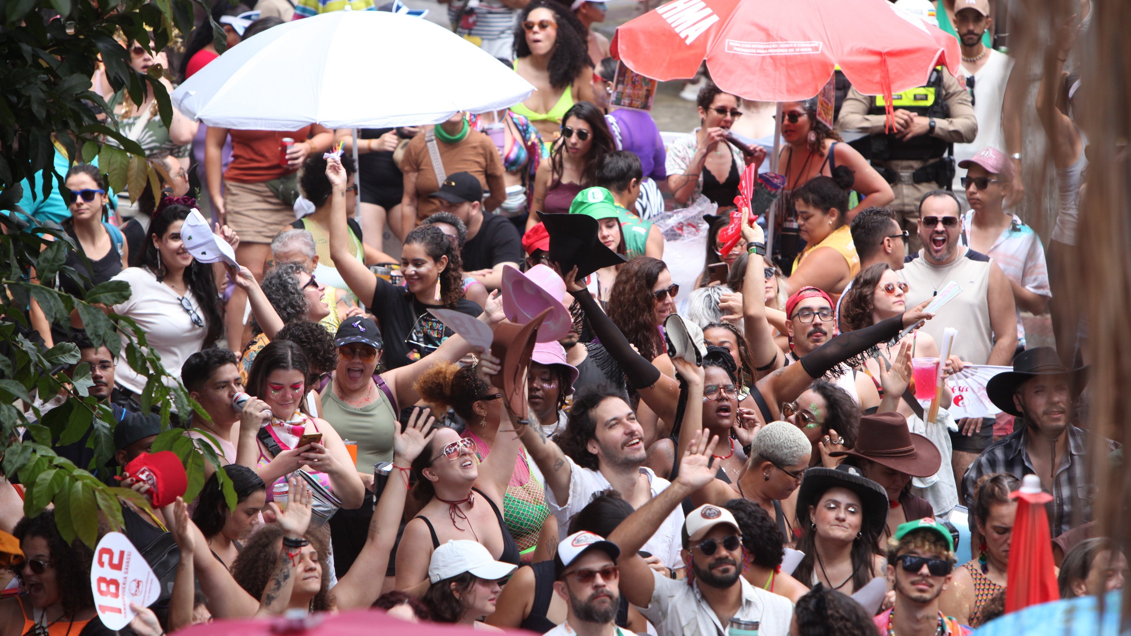 Como proteger a pele e a make no carnaval