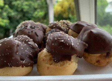 Dei uma mordida desconfiada, receosa de me decepcionar, e de repente minha boca se alegrou com um recheio envolvente, bem cremoso, doce na medida certa e com muito sabor -  (crédito: Arquivo pessoal)