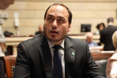 Com Carlos Bolsonaro, ‘racha’ no PL atrapalha reeleição de Jorginho em Santa Catarina -  (crédito: Platobr Politica)