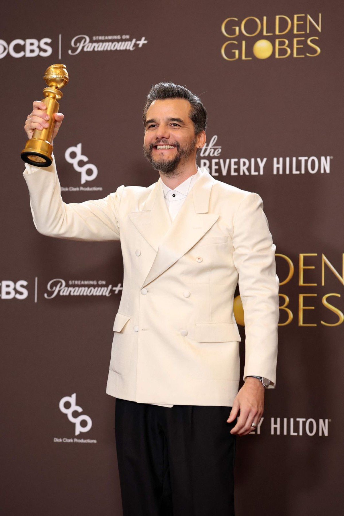 No Globo de Ouro, onde conquistou a estatueta de Melhor Ator em Filme de Drama, Wagner Moura apostou em look da grife Maison Margiela