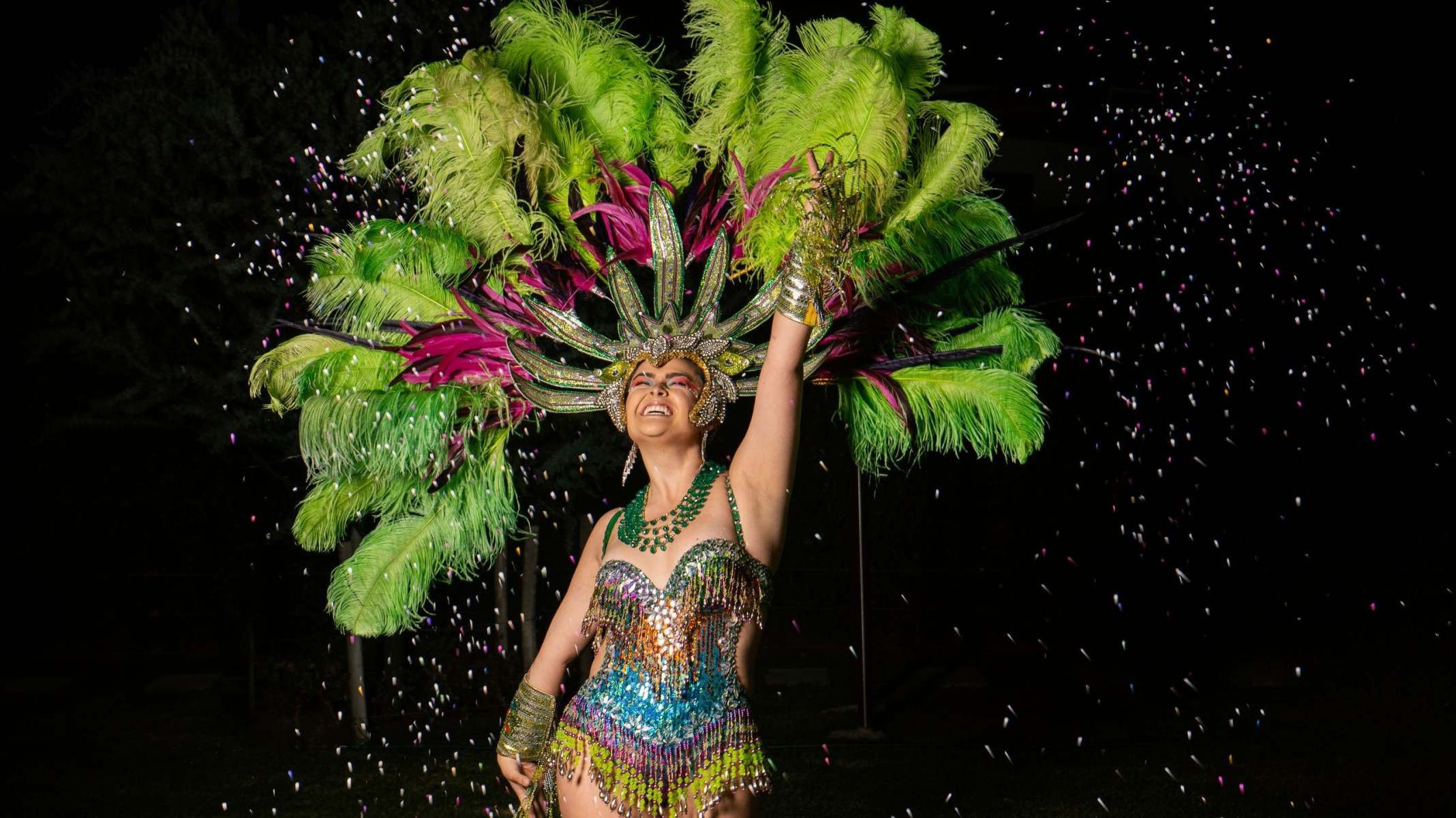 Carnaval impulsiona alta dos acessórios artesanais - DINO