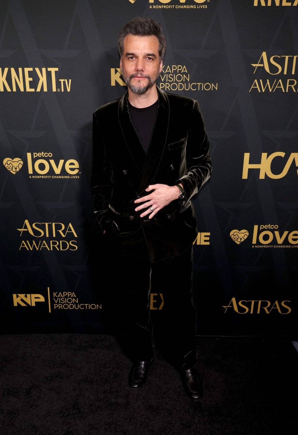 Wagner Moura aposta em terno preto, com um toque de cintilante, no Astra Film Awards, em parceria com o The Hollywood Creative Alliance em Beverly Hills-Frazer Harrison/Getty Images via AFP