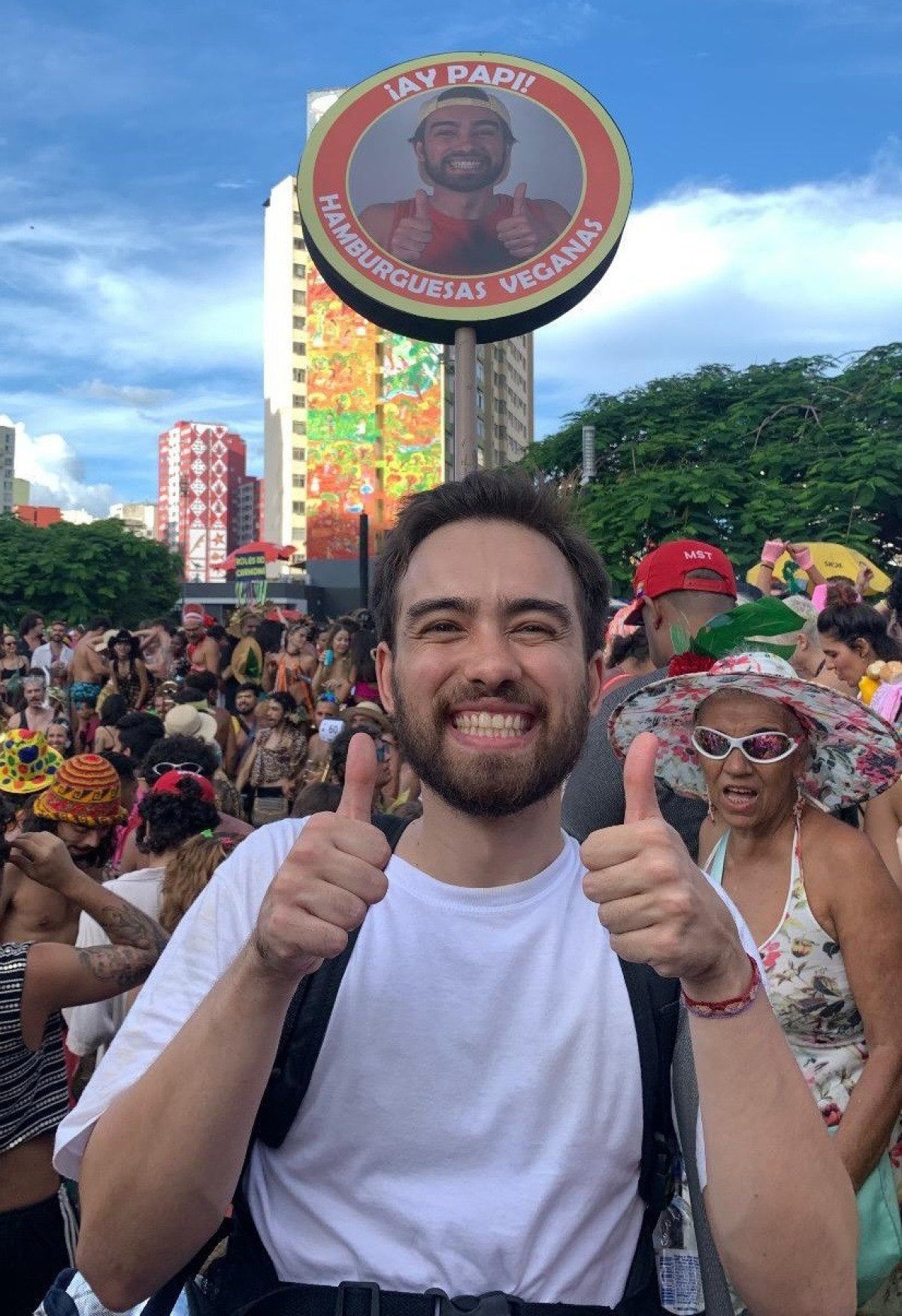 Jo&atilde;o Pedro de Amaral, da &iexcl;Ay Papi!, decidiu apostar em burger vegano para unir a praticidade do fast-food com a inclus&atilde;o alimentar