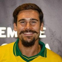 Nicolas Prattes faz maratona para acompanhar Sabrina Sato no carnaval