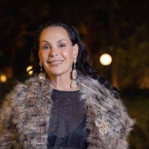 De salto alto no carnaval, Carolina Ferraz defende usar Havaianas - Ronny Santos /Folhapress