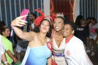 Sol Vega atendeu fãs na Sapucaí -  (crédito: Redes sociais)