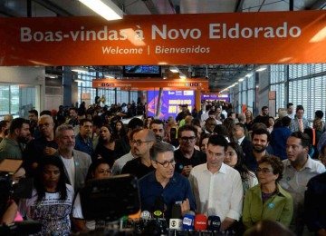 Inauguração de estação reuniu ministro de Lula e a prefeita de Contagem, o governador Romeu Zema e seu vice, Mateus Simões. Discursos buscam marcar posição na obra de expansão -  (crédito: Túlio Santos/EM/D.A – 9/2/26)