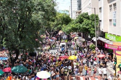 Criado em 2014, o Bloco da Calixto foi idealizado e &eacute; comandado por Aline Calixto, que se tornou a primeira mulher a liderar sozinha um grande bloco de carnaval em Belo Horizonte -  (crédito: @estev4m/Esp. EM/D.A Press)