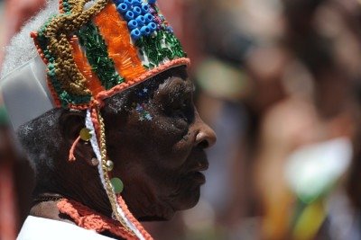 O bloco Seu Vizinho reuniu uma multid&atilde;o sob o sol deste s&aacute;bado (14/02) -  (crédito: Alexandre Guzanshe/EM/D.A Press)