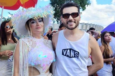 Os turistas Tamiri Vilhegas e Dener Vieira gostaram da proposta do carnaval de Belo Horizonte -  (crédito: Melissa Souza/EM/D.A Press)