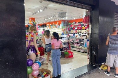 O estabelecimento na Avenida Augusto de Lima era o &uacute;nico em funcionamento no trecho no momento do desfile -  (crédito: Wellington Barbosa/EM/D.A.Press)