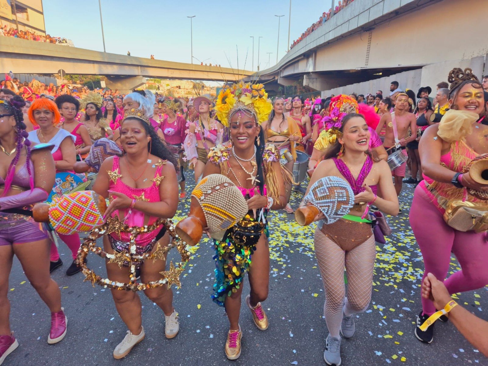 Desde o nascer do dia, centenas de foliões chegavam de todos os cantos para o desfile-Jair Amaral/EM/D.A Press