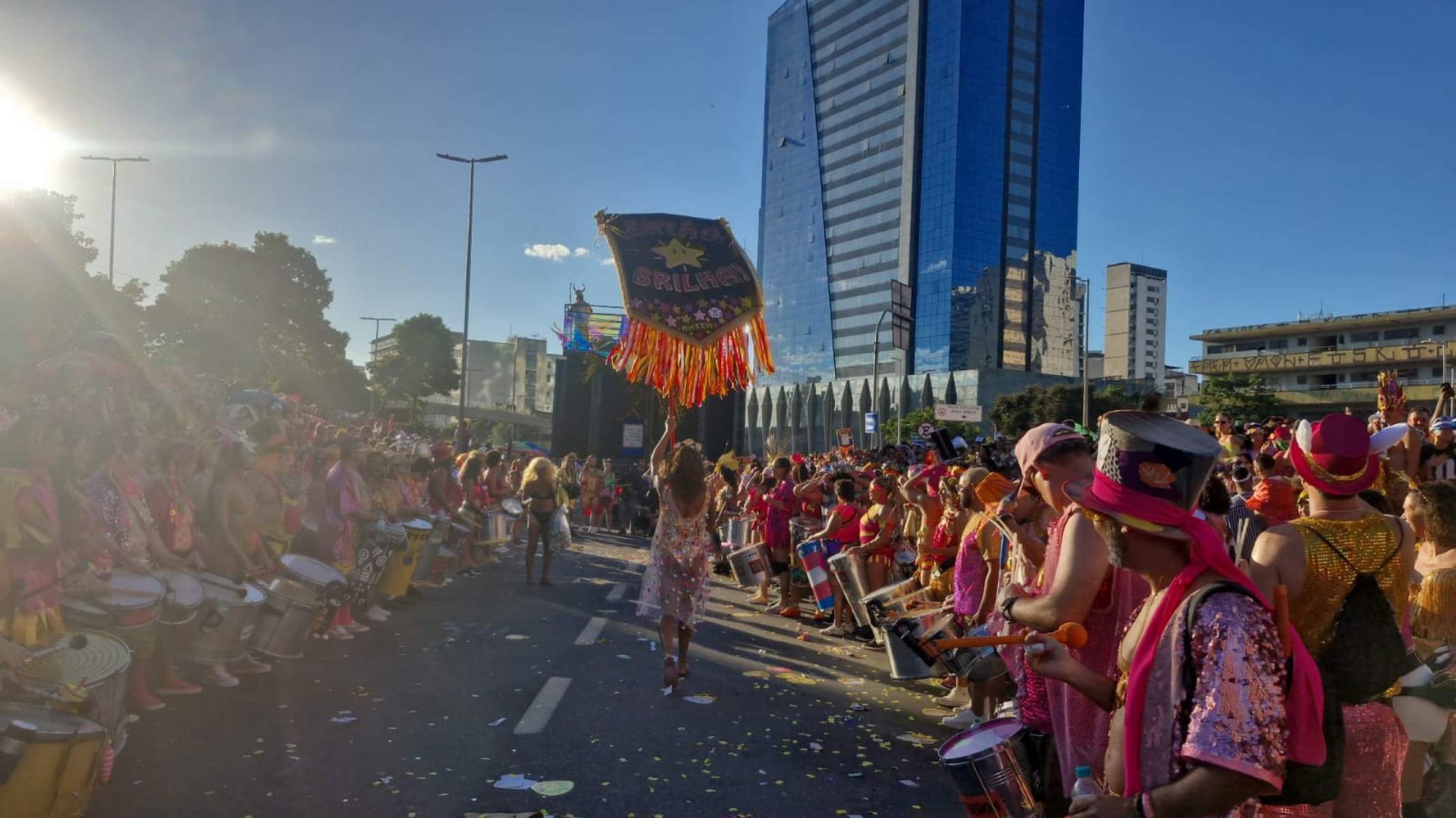 A expectativa do Corpo de Bombeiros é que o bloco arrebate acima de cem mil foliões