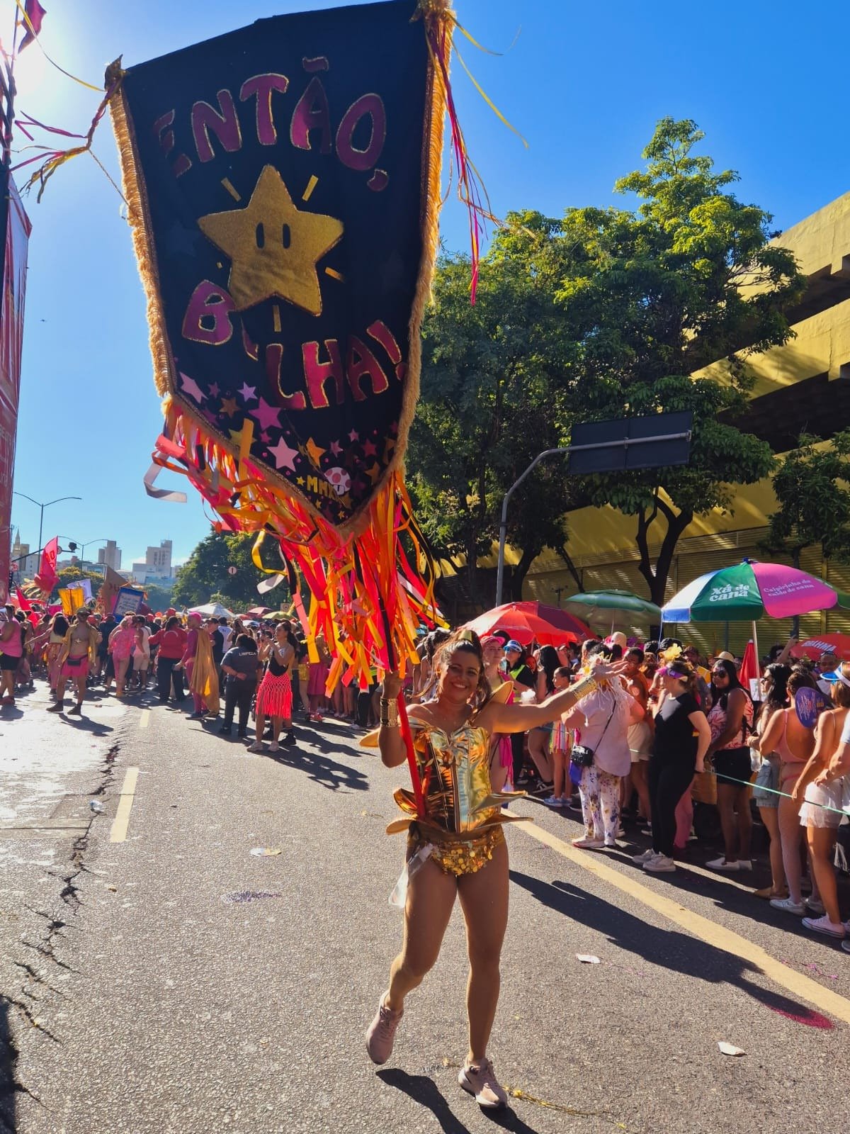 O desfile se destaca não apenas pela música, como por sua mensagem de diversidade e ocupação do espaço público
