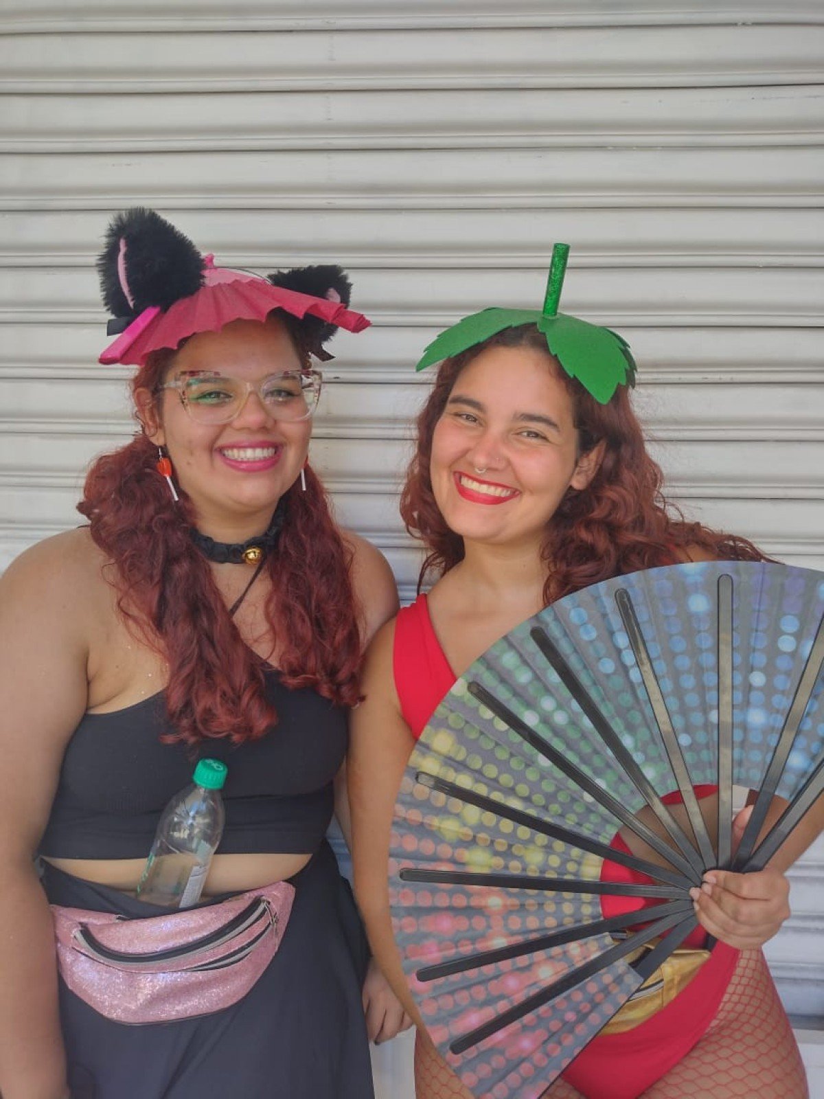 Fantasias em sintonia agitam o bloco Quando Come Se Lambuza na avenida Afonso Pena na manhã deste sábado (14), celebrando a diversidade com muita música, cores e animação