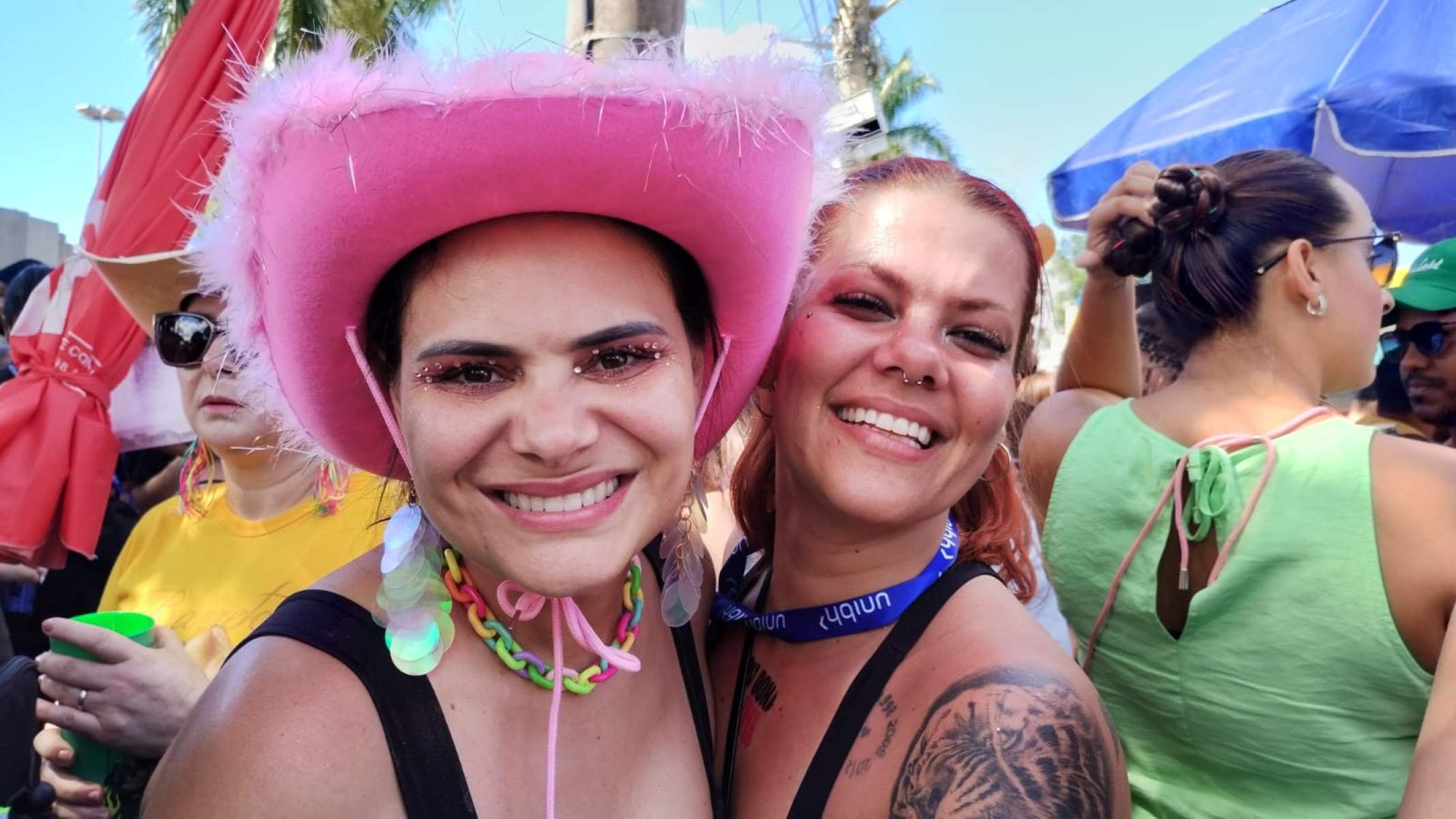 As amigas Paola Samim e Jéssica Costa estavam na expectativa para ver a dupla sertaneja