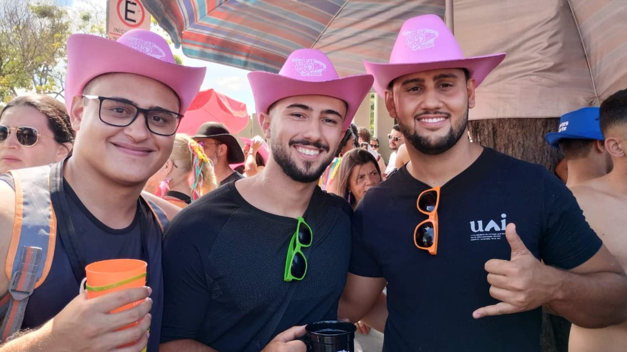 Pedro Peixoto, de Uberlândia, Felipe Assaf, de Macaé (RJ) e Heitor Miranda, de Ouro Preto, curtiram a folia em BH