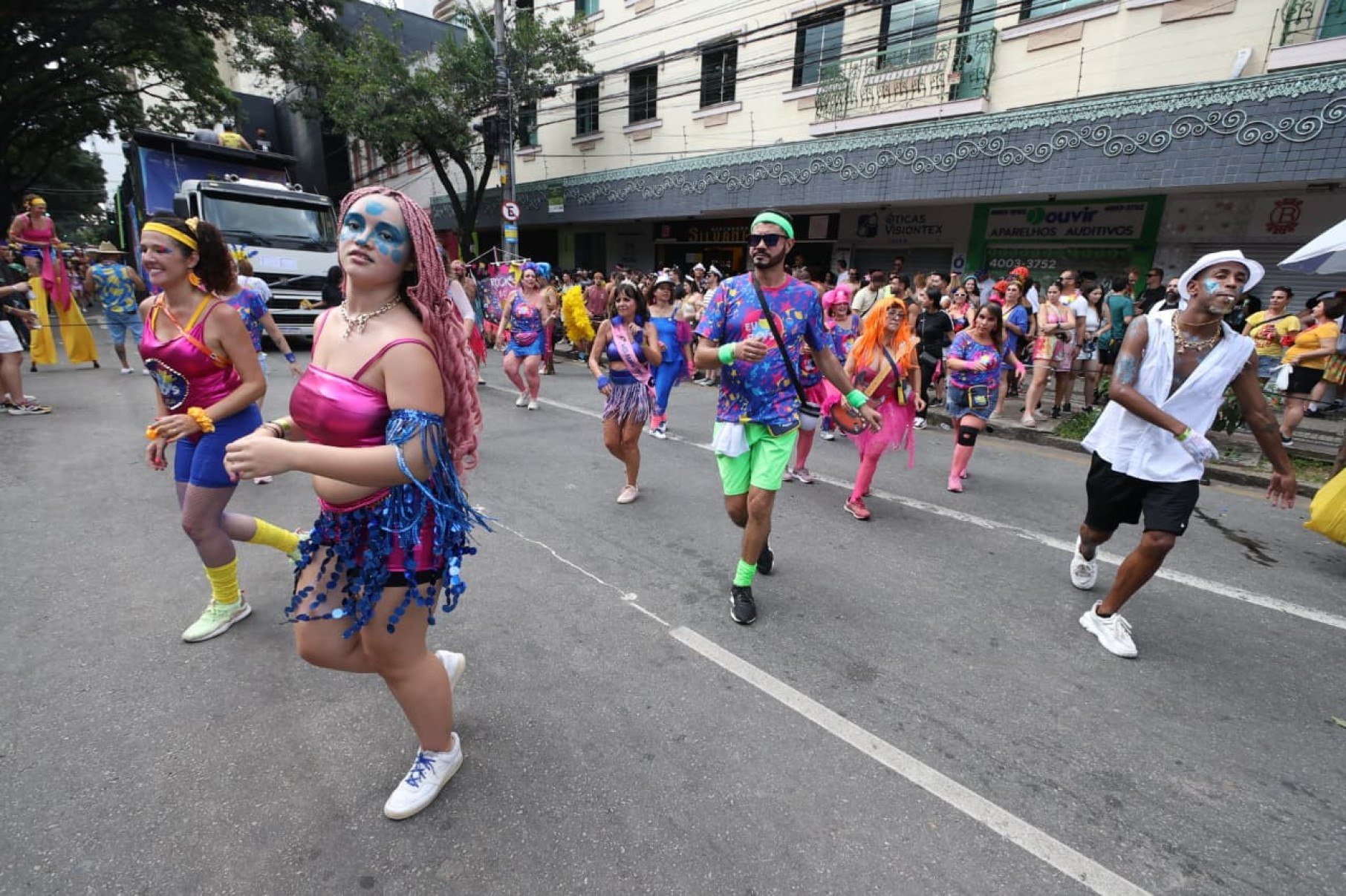 Bloco desfilou na tarde deste sábado (14/2) na Avenida Augusto de Lima