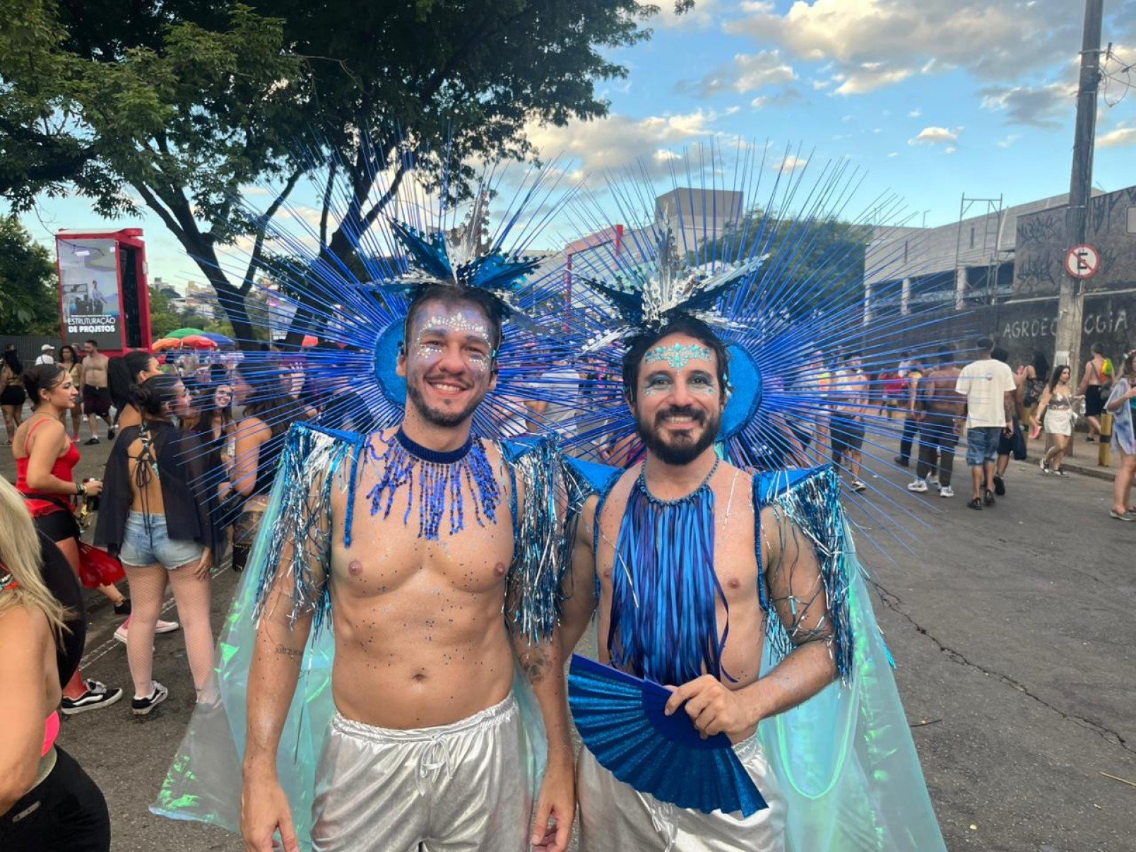 O publicit&aacute;rio Felipe Diorio, 41, que j&aacute; participou de outros carnavais da capital mineira, acompanhava o ator Thalles Terencio, 35, que veio da capital paulista pela primeira vez para o carnaval de BH