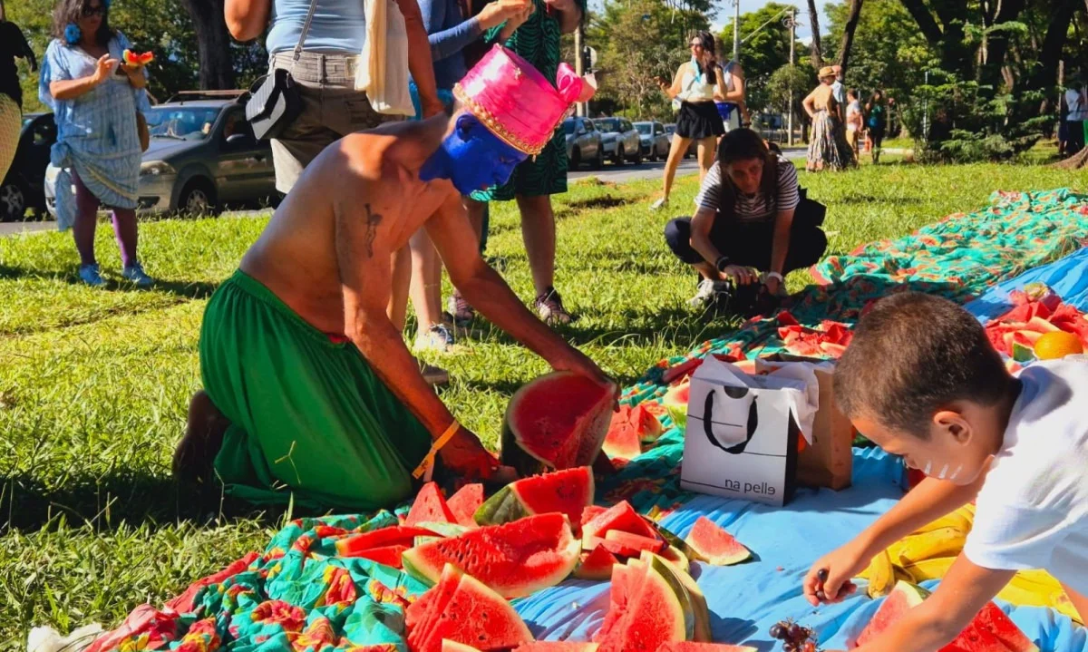 Foliões se preparam para o bloco Pena de Pavão de Krishna-Jair Amaral/EM/D.A. Press