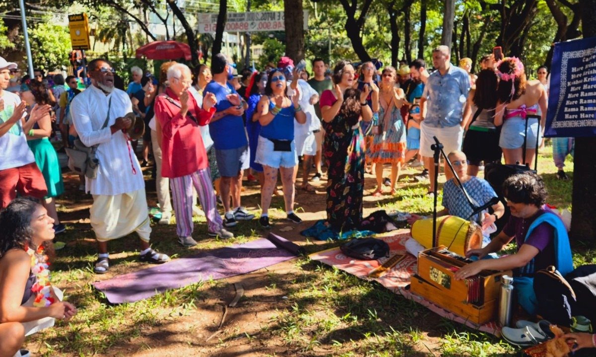 Foliões se preparam para o bloco Pena de Pavão de Krishna-Jair Amaral/EM/D.A. Press