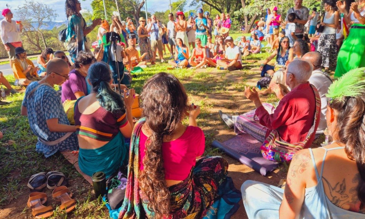 Foliões se preparam para o bloco Pena de Pavão de Krishna-Jair Amaral/EM/D.A. Press