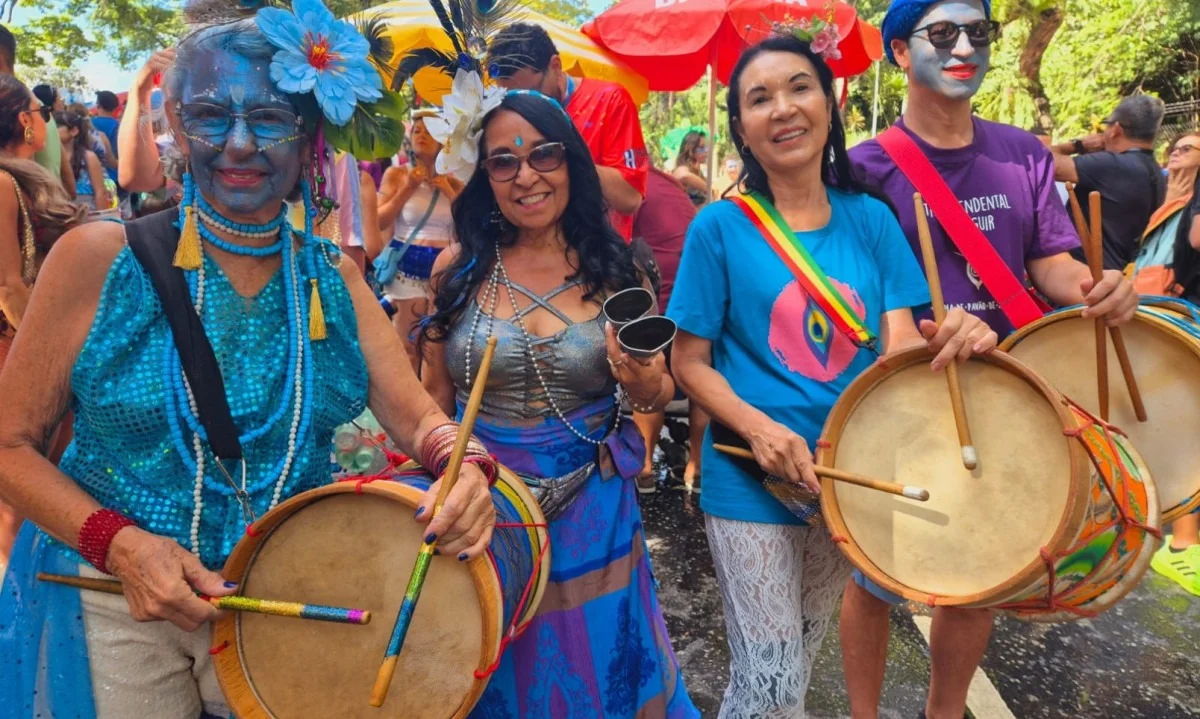 Foliões se preparam para o bloco Pena de Pavão de Krishna-Jair Amaral/EM/D.A. Press