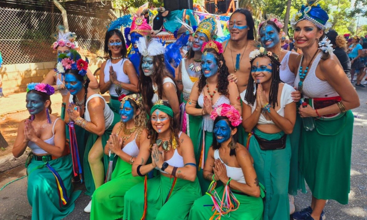 Foliões se preparam para o bloco Pena de Pavão de Krishna-Jair Amaral/EM/D.A. Press
