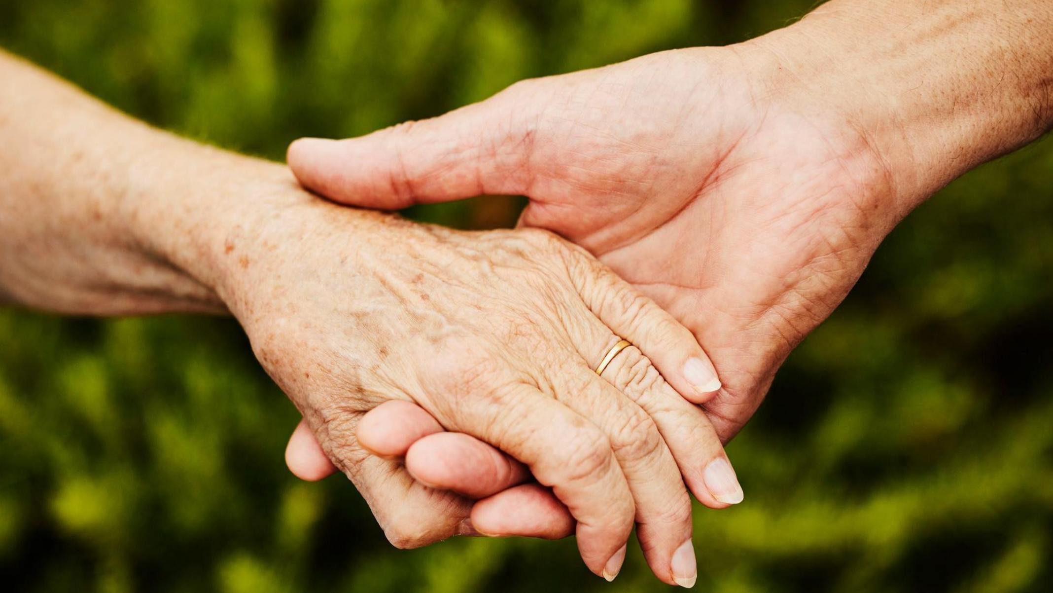 John e Mik são apenas um dos casais que compartilharam sua história com a BBC. -  (crédito: John Fearon)