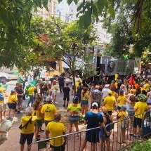 "Lotado de ninguém", provoca Duda ao falar sobre Bloco da Anistia