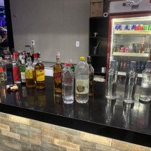 Dona de bar é presa por tráfico de drogas e adulteração de bebidas em Minas - PMMG/Divulgação