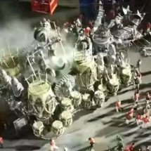 Acidente em carro alegórico de escola do Rio deixa ao menos quatro feridos  -  Reprodução/Band TV