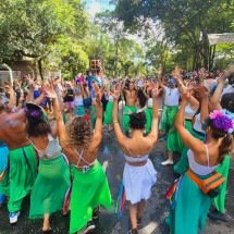 Pena de Pavão de Krishna: cortejo azul abriu o domingo de carnaval em BH - Jair Amaral/EM/D.A. Press