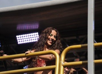 Mesmo lotado e com atraso de uma hora e meia para come&ccedil;ar, foli&otilde;es aprovaram a estreia da artista no carnaval -  (crédito: Alexandre Guzanshe/EM/D.A. Press)