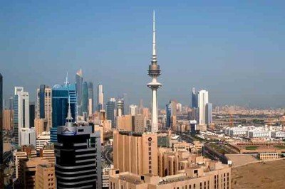 <p>Na cidade do Kuwait, onde o calor pode ultrapassar os 53?graus, viver significa adaptar cada detalhe da rotina frente a temperaturas que desafiam os limites. Nesse cenário, milhões de pessoas seguem a trabalhar, criam famílias e mantém a vida urbana, mostrando como resiliência e adaptação podem transformar ambientes hostis em espaços habitáveis.</p>
 -  (crédito: Reprodução do Youtube Canal BBCNews Brasil)