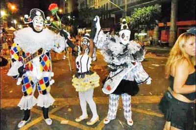 <p>Arlequim, Pierrot e Colombina são personagens clássicos do Carnaval, citados em marchinhas e representados por fantasias na folia. O Flipar conta a seguir a origem deles!</p>
 -  (crédito:  Reprodução de Facebook)