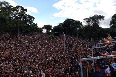 Quando a artista apareceu, as vaias foram substituídas por gritos de animação -  (crédito: Alexandre Guzanshe/EM/D.A Press)