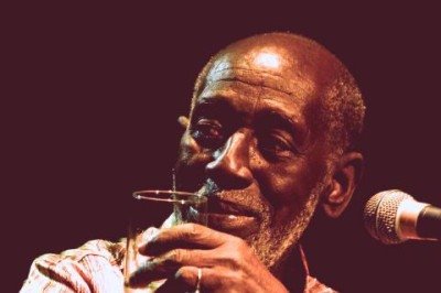 <p>O sambista Nelson Sargento, um dos nomes mais importantes da música brasileira, teria feito 101 anos em  25 de julho de 2025. Ele marcou a Estação Primeira de Mangueira, sendo um ícone na verde e rosa do carnaval carioca.  </p>
 -  (crédito: Rosano Mauro/Wikimidia Commons)