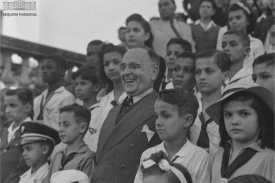 <p>O dia 24 de agosto marcou uma tragédia que reverberaria por décadas. Em 1954, o presidente Getúlio Vargas cometeu suicídio no Palácio do Catete. Em meio a uma crise política insustentável, deu um um tiro no peito. Sua ação marcou profundamente a história brasileira e encerrou uma trama política intensa e desgastante.</p>
 -  (crédito: Arquivo Nacional. Fundo Agência Nacional)