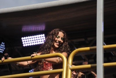 Mesmo lotado e com atraso de uma hora e meia para come&ccedil;ar, foli&otilde;es aprovaram a estreia da artista no carnaval -  (crédito: Alexandre Guzanshe/EM/D.A. Press)