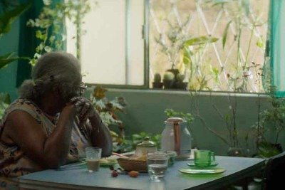 'Se eu fosse vivo... Vivia', de André Novais Oliveira, que traz a estreia da escritora Conceição Evaristo como atriz, foi saudado por sua abordagem afetiva e livre de clichês -  (crédito: Filmes de plástico/divulgação)