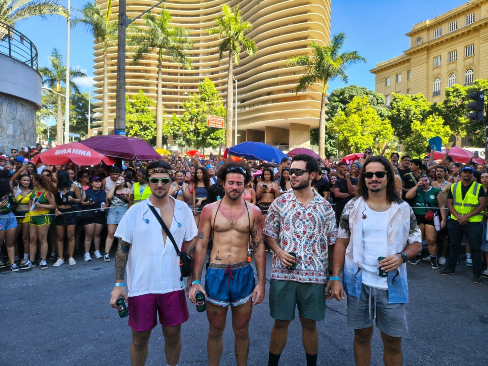 Integrantes da banda Lagum antes da apresenta&ccedil;&atilde;o do bloco Algum na Avenida