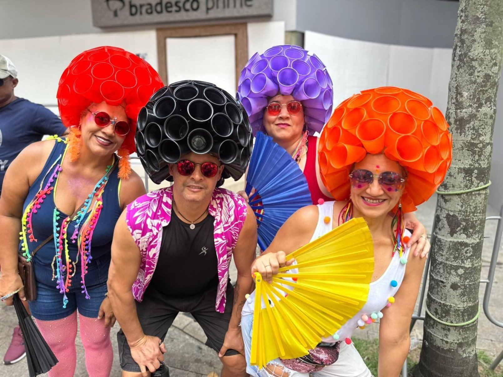 Grupos de amigos combinam suas fantasias no Beiço do Wando