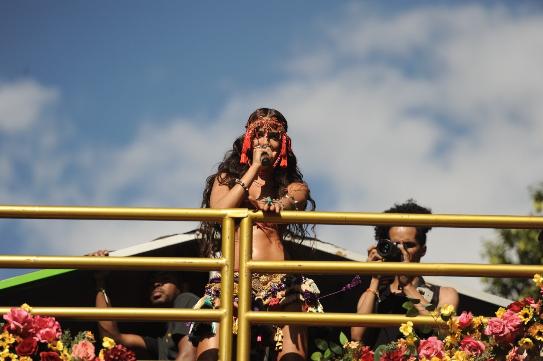 Marina come&ccedil;ou a apresenta&ccedil;&atilde;o com o grito do hit da folia: '&Eacute; carnaval no Brasil'