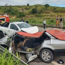 Criança sobrevive a desastre com família; 4 morrem no acidente em MG - PMMG/PMRv