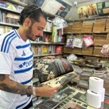 Dono de banca distribui papel higiênico para mulheres durante a folia em BH - Qu&eacute;ren Hapuque/EM/D.A.Press