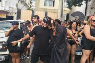 Casal de cordistas no bloco Corte Devassa - Gabriela Santos com o namorado -  (crédito: Izabella Caixeta)