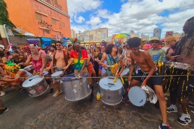 A bateria do bloco Corte Devassas  -  (crédito: Jair Amaral/EM/D.A Press)