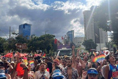 Sol forte marca esta segunda-feira de carnaval, que pode terminar com pancadas de chuva -  (crédito: Wellington Barbosa/EM/D.A.Press)