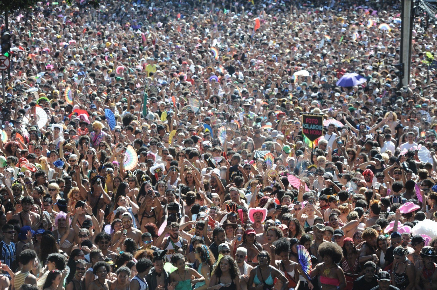 Carnaval pedagogizado: quando a eficiência sufoca a liberdade. Na foto, Bloco Marinada na Pampulha, em Belo Horizonte, nesse domingo (15/2) -Alexandre Guzanshe/EM/D.A/Press